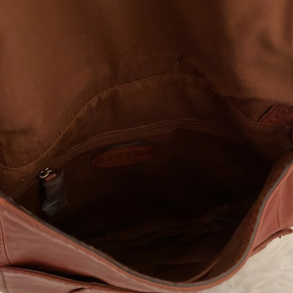 SOLD- Fossil brown leather medium crossbody bag/ shoulder bag/ multi use bag - Picture 7 of 12